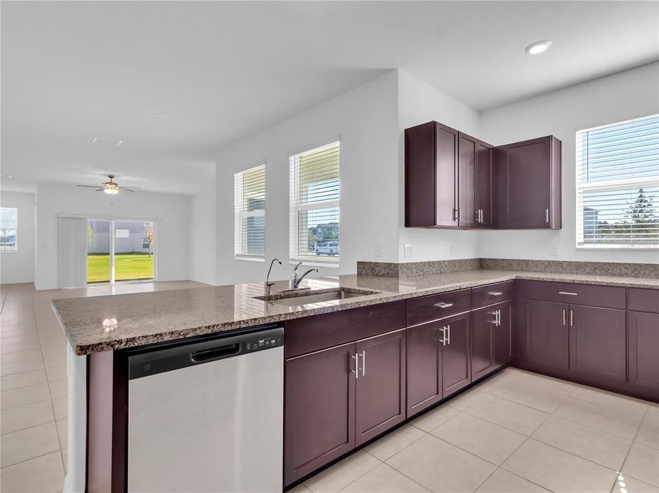 В аренду: $2,650 (4 спален, 2 ванн, 2162 Квадратных фут)