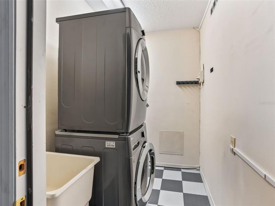 For Sale: $329,900 (3 beds, 2 baths, 1513 Square Feet)