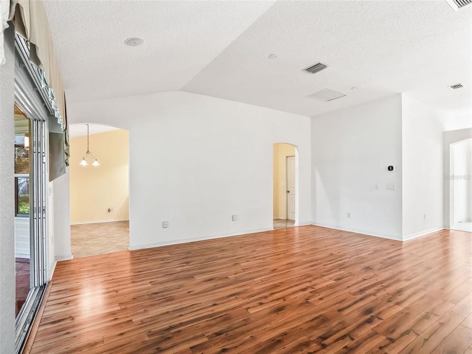 For Sale: $329,900 (3 beds, 2 baths, 1513 Square Feet)