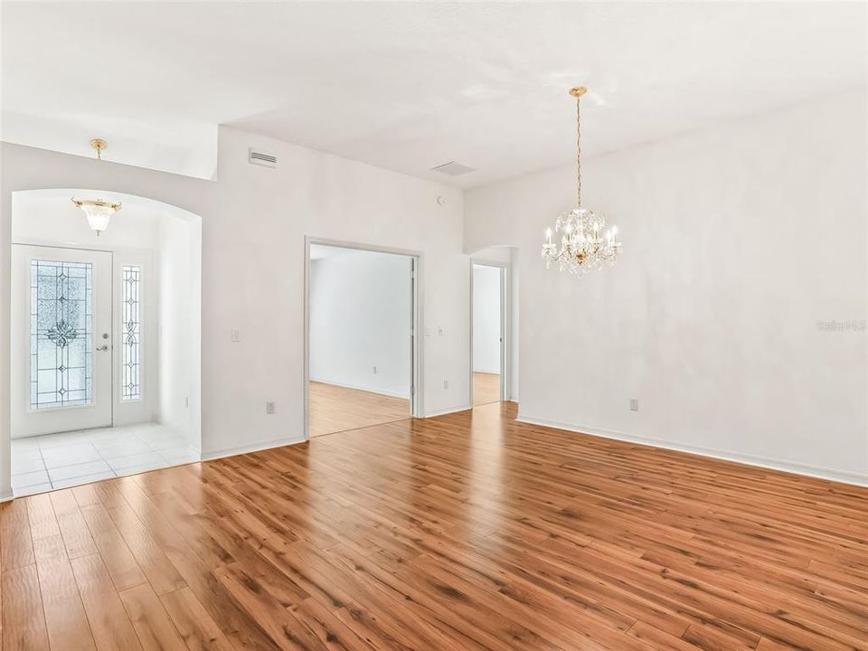 For Sale: $329,900 (3 beds, 2 baths, 1513 Square Feet)