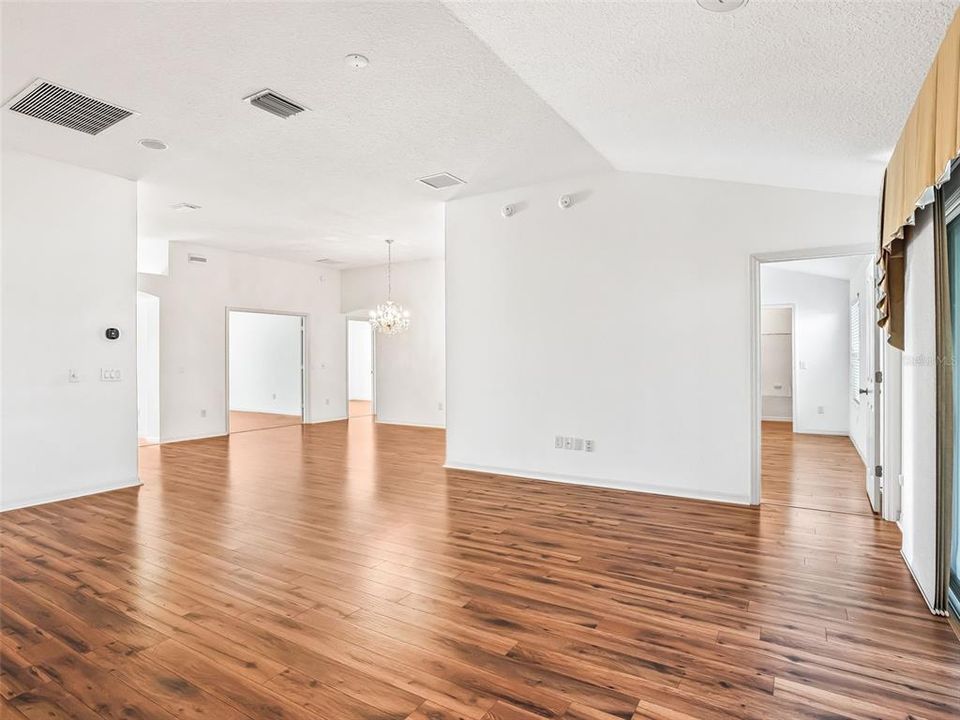 For Sale: $329,900 (3 beds, 2 baths, 1513 Square Feet)