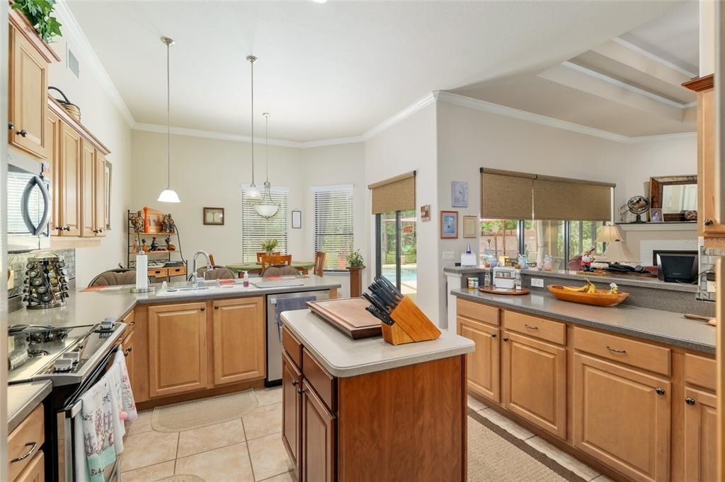 待售: $549,900 (3 贝兹, 2 浴室, 2439 平方英尺)