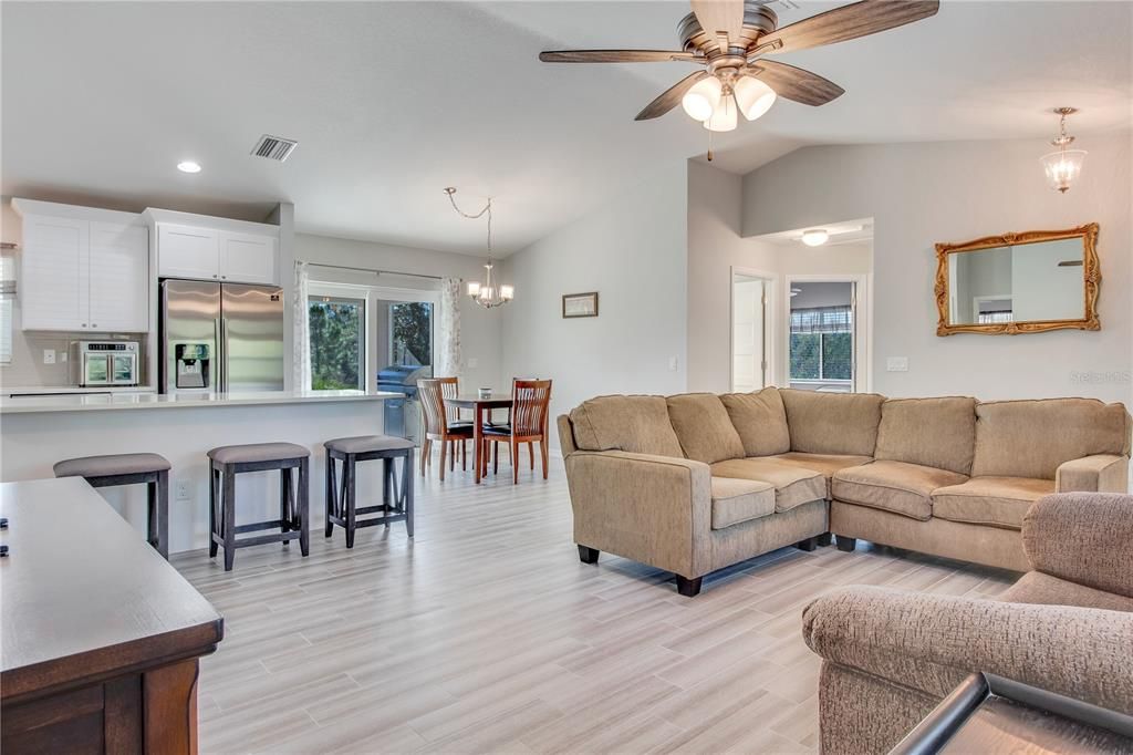 待售: $309,900 (3 贝兹, 2 浴室, 1372 平方英尺)