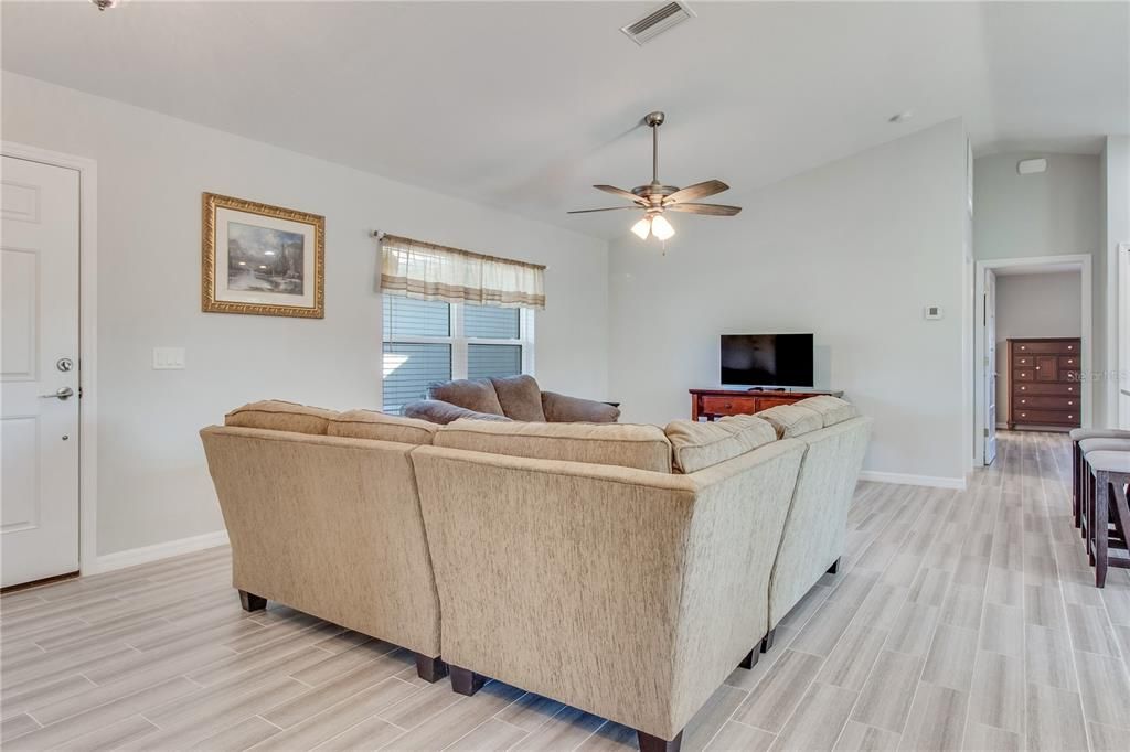 待售: $309,900 (3 贝兹, 2 浴室, 1372 平方英尺)