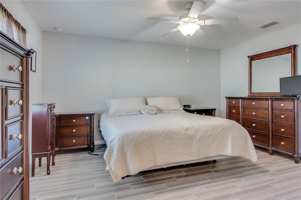 待售: $309,900 (3 贝兹, 2 浴室, 1372 平方英尺)