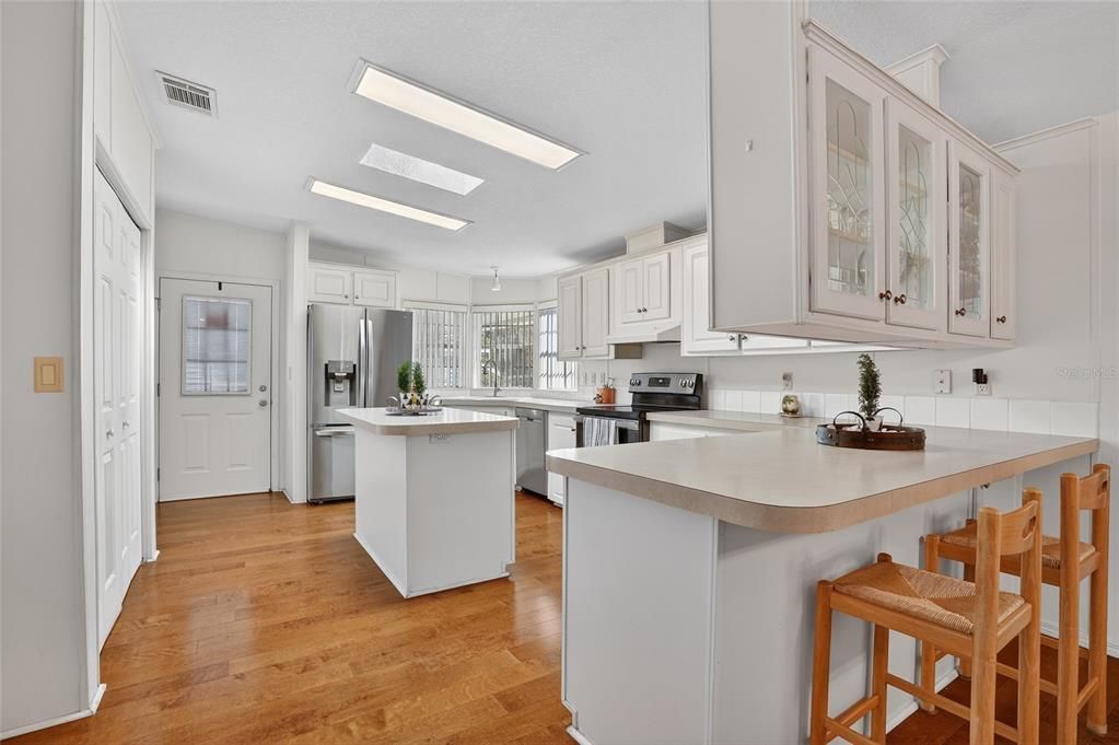 待售: $239,000 (3 贝兹, 2 浴室, 1560 平方英尺)