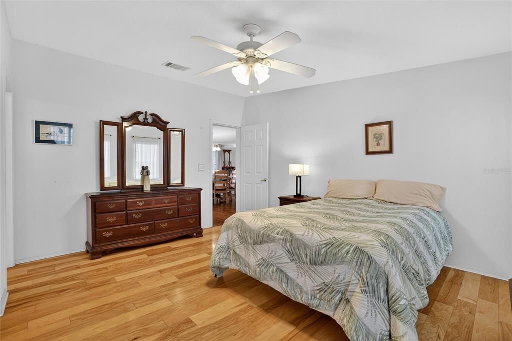 待售: $239,000 (3 贝兹, 2 浴室, 1560 平方英尺)