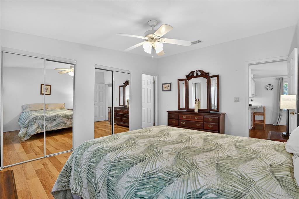 待售: $239,000 (3 贝兹, 2 浴室, 1560 平方英尺)