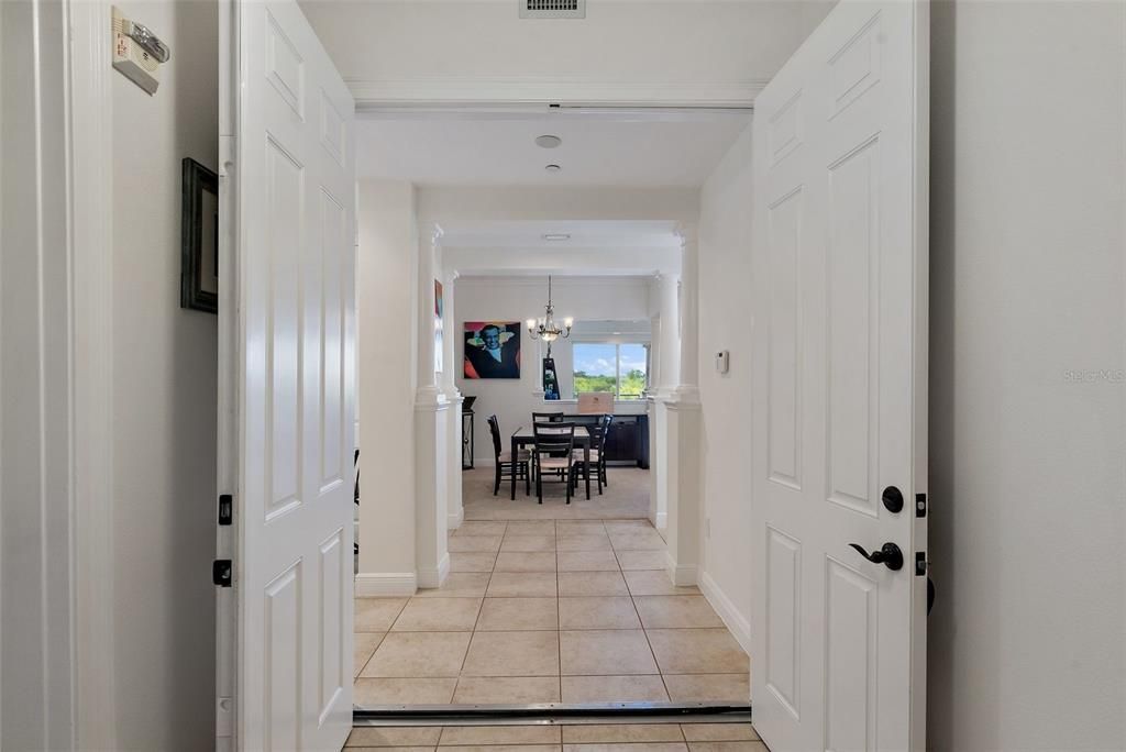 En Venta: $1,199,000 (3 camas, 3 baños, 2799 Pies cuadrados)