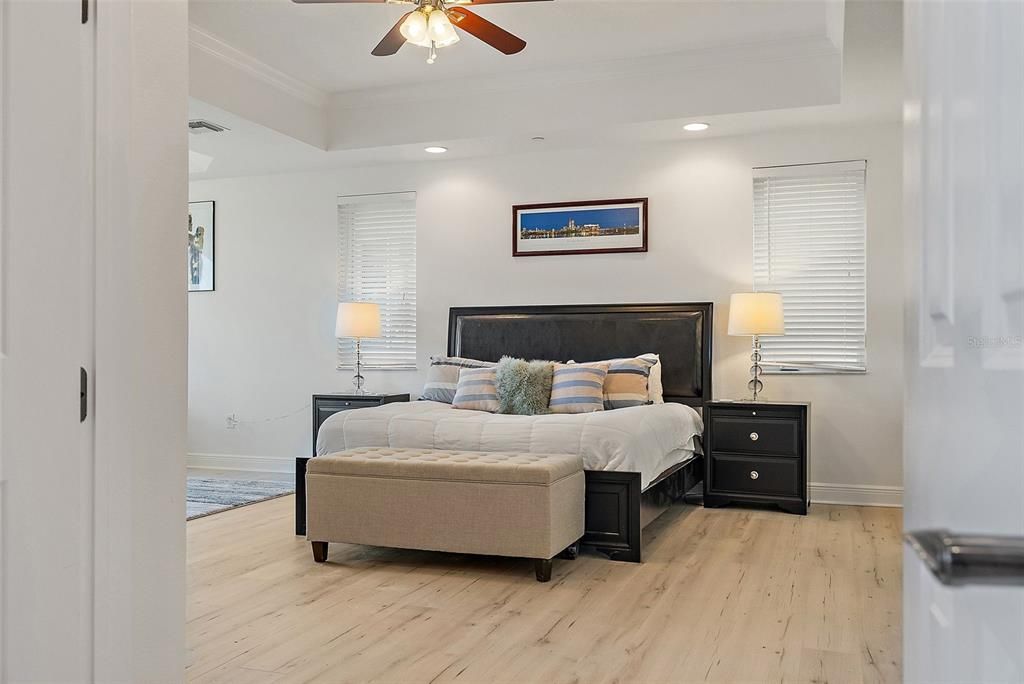 En Venta: $1,199,000 (3 camas, 3 baños, 2799 Pies cuadrados)