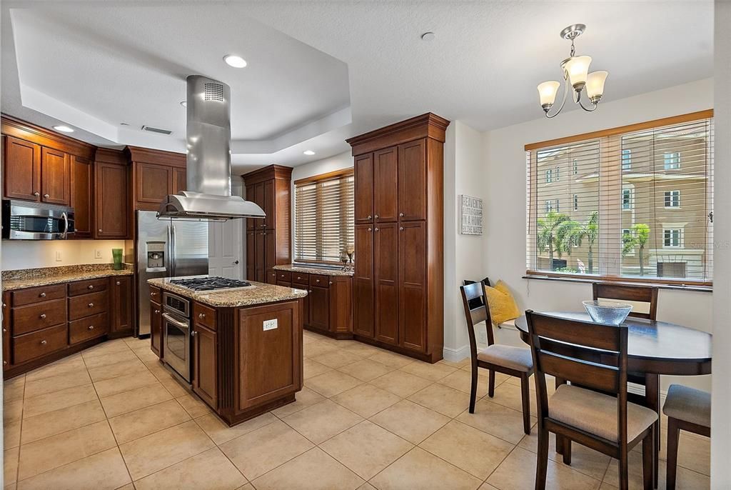 En Venta: $1,199,000 (3 camas, 3 baños, 2799 Pies cuadrados)