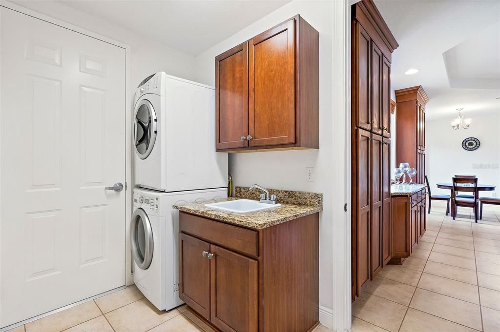 En Venta: $1,199,000 (3 camas, 3 baños, 2799 Pies cuadrados)