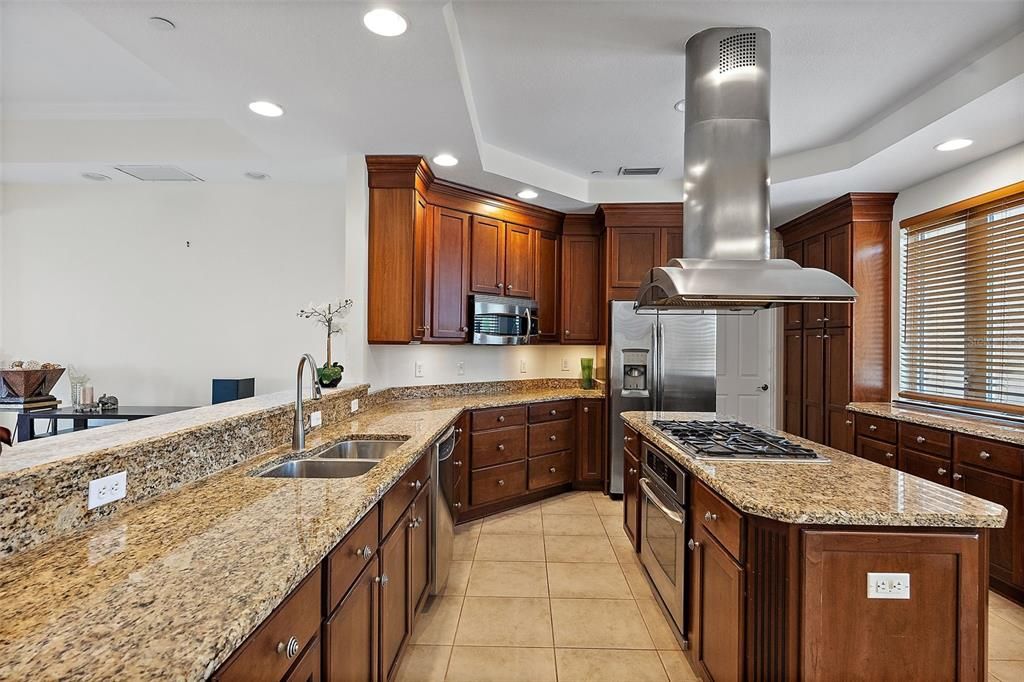 En Venta: $1,199,000 (3 camas, 3 baños, 2799 Pies cuadrados)