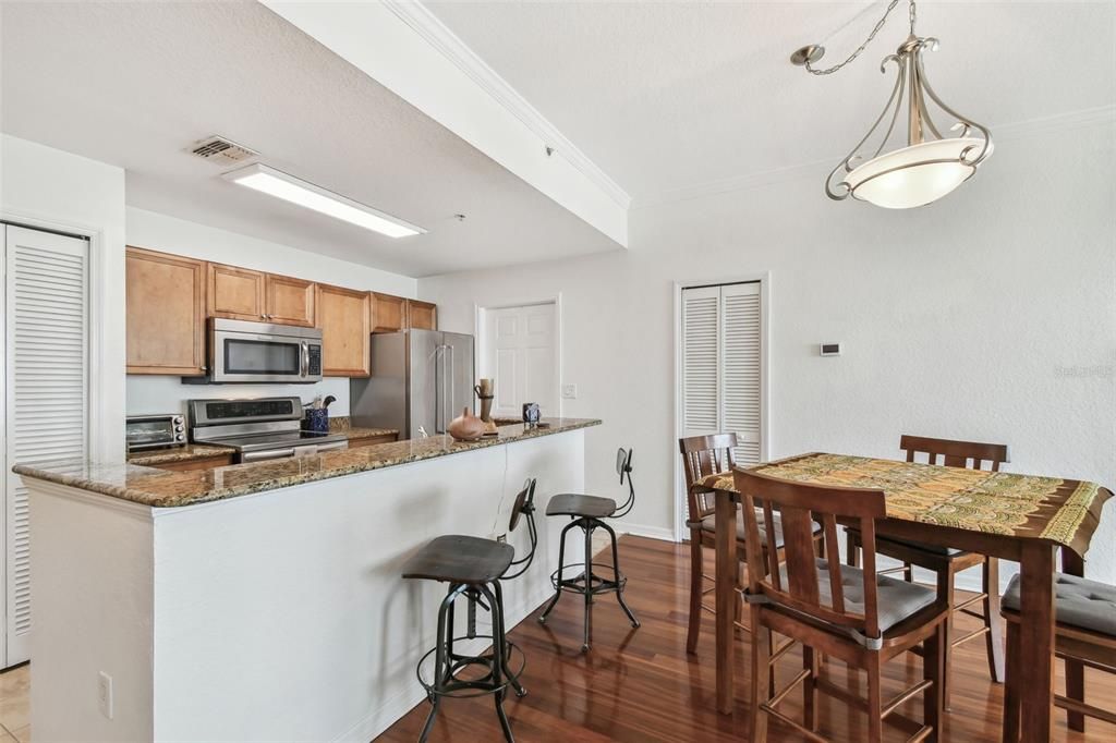 For Rent: $2,450 (2 beds, 2 baths, 1184 Square Feet)