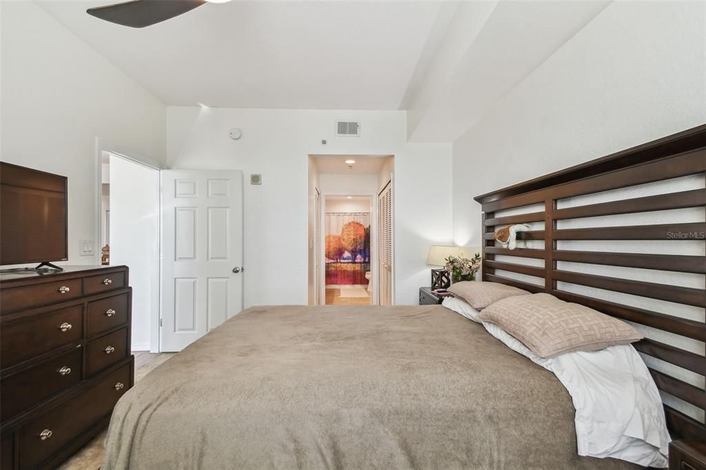 For Rent: $2,450 (2 beds, 2 baths, 1184 Square Feet)