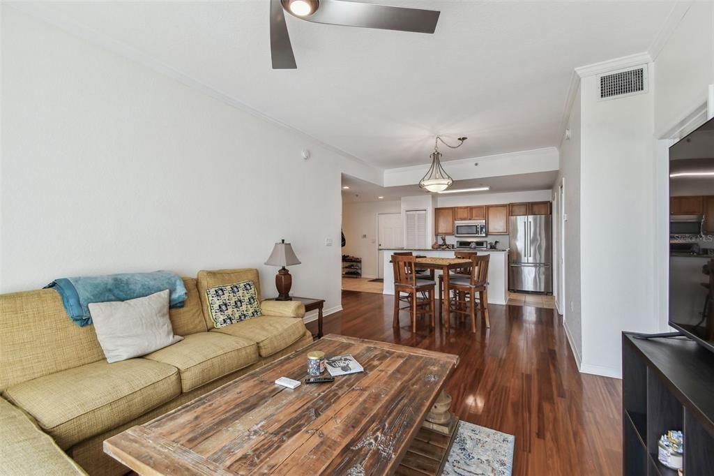 For Rent: $2,450 (2 beds, 2 baths, 1184 Square Feet)