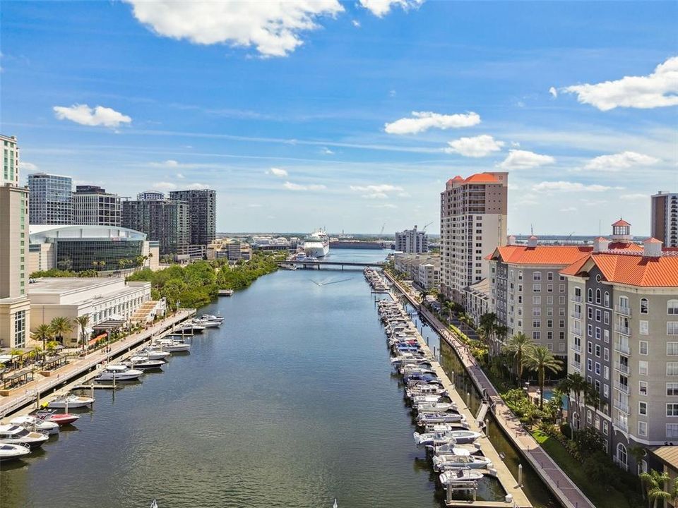 For Rent: $2,450 (2 beds, 2 baths, 1184 Square Feet)