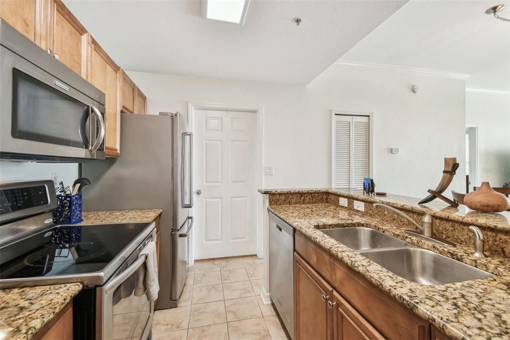 For Rent: $2,450 (2 beds, 2 baths, 1184 Square Feet)