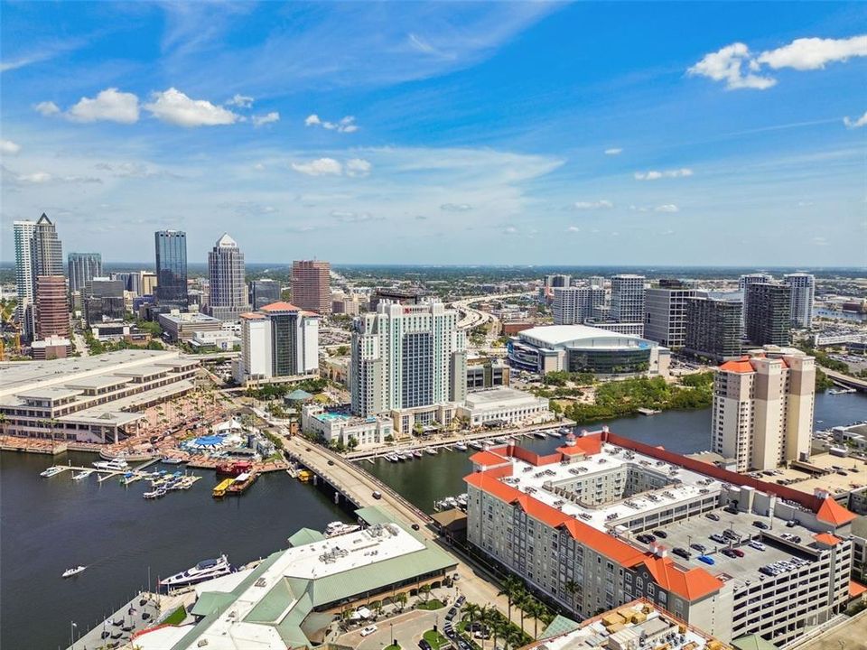 For Rent: $2,450 (2 beds, 2 baths, 1184 Square Feet)