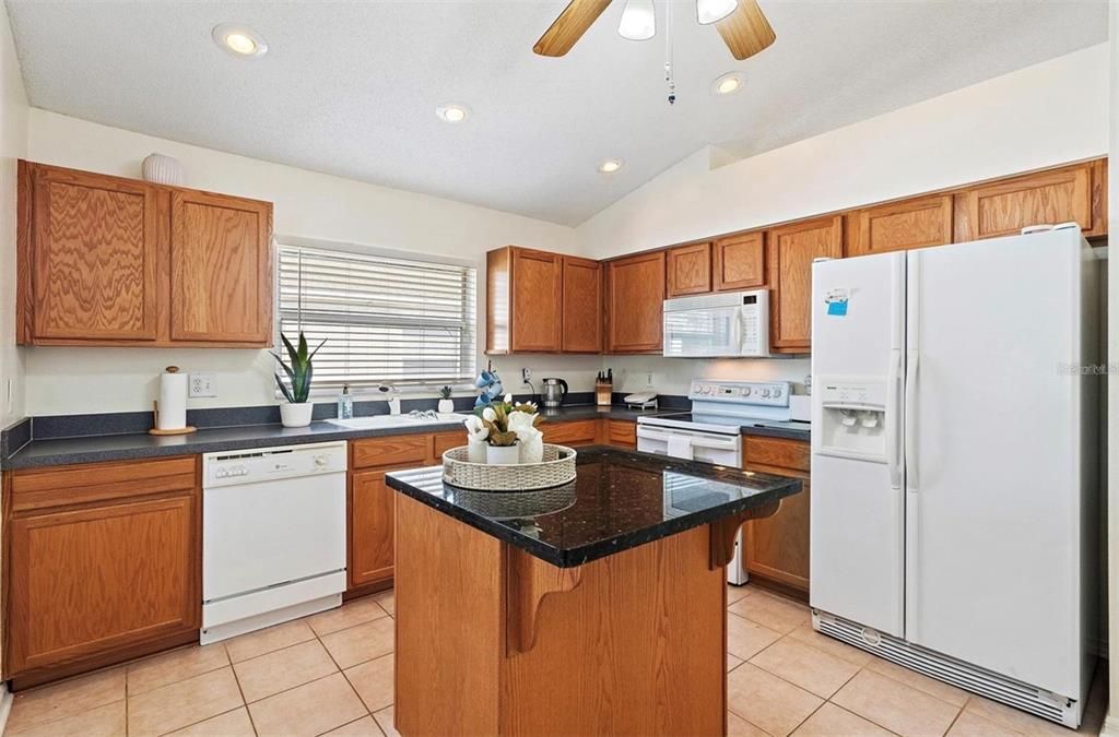 В аренду: $3,200 (3 спален, 2 ванн, 1832 Квадратных фут)