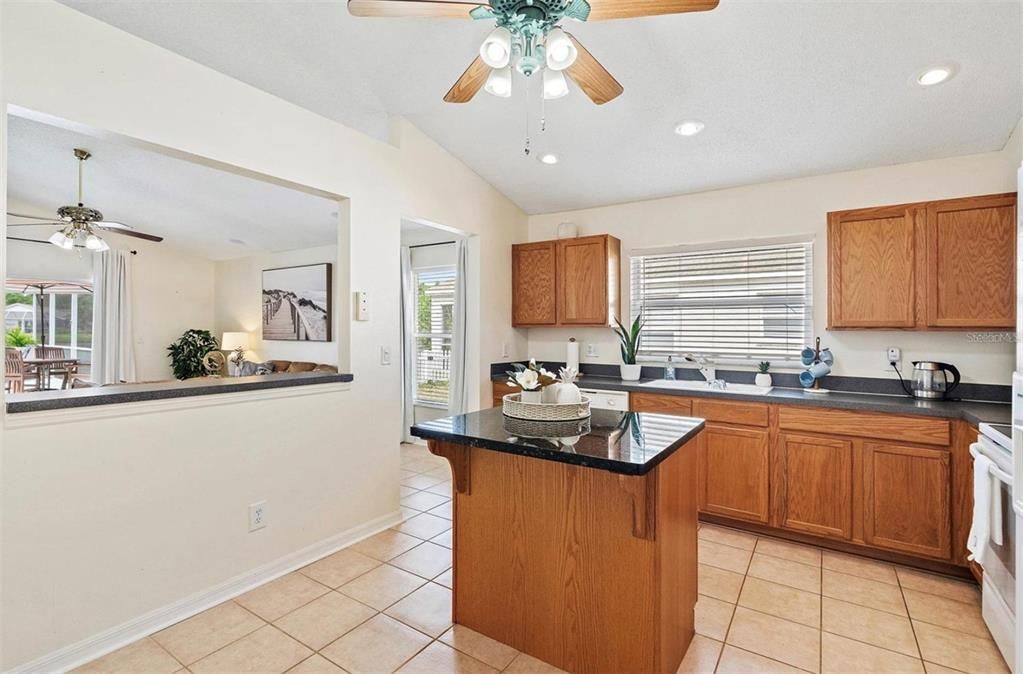 В аренду: $3,200 (3 спален, 2 ванн, 1832 Квадратных фут)