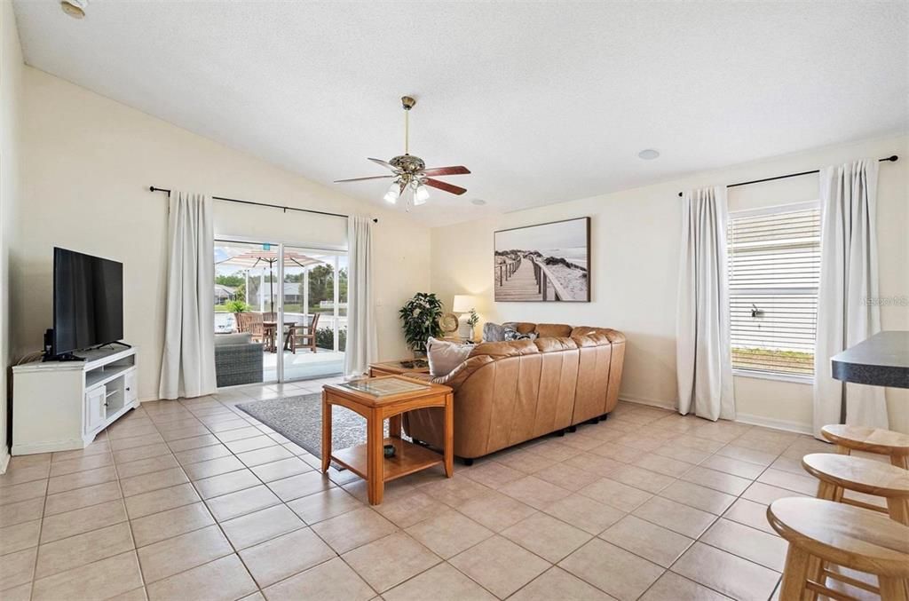 В аренду: $3,200 (3 спален, 2 ванн, 1832 Квадратных фут)