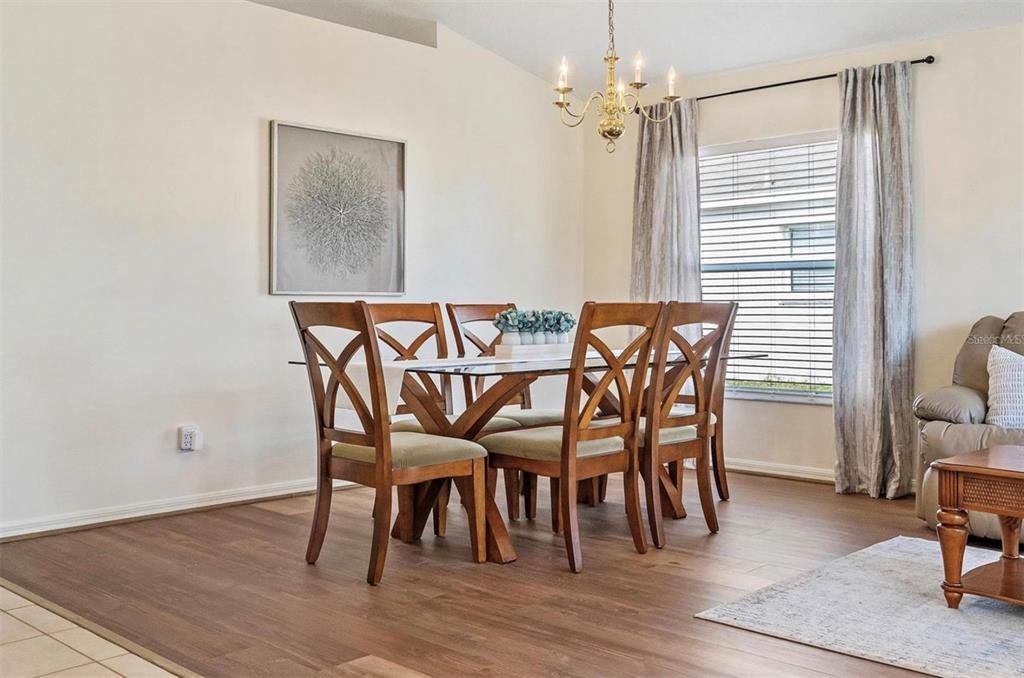 В аренду: $3,200 (3 спален, 2 ванн, 1832 Квадратных фут)