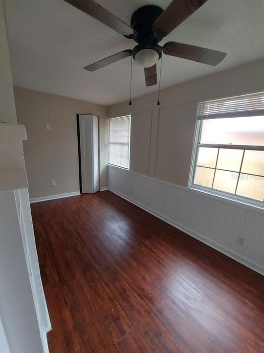 For Sale: $269,900 (3 beds, 2 baths, 1034 Square Feet)