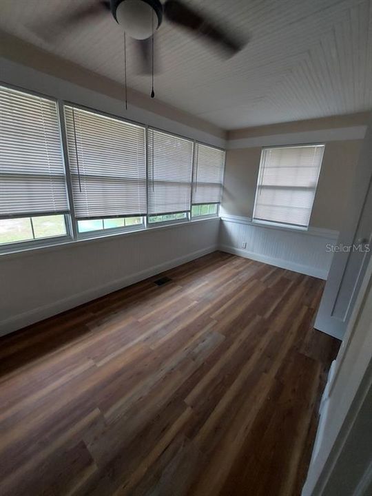 For Sale: $269,900 (3 beds, 2 baths, 1034 Square Feet)