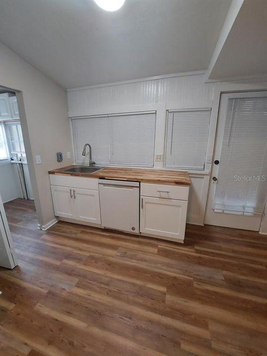 For Sale: $269,900 (3 beds, 2 baths, 1034 Square Feet)