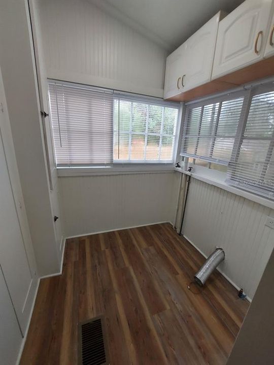 For Sale: $269,900 (3 beds, 2 baths, 1034 Square Feet)