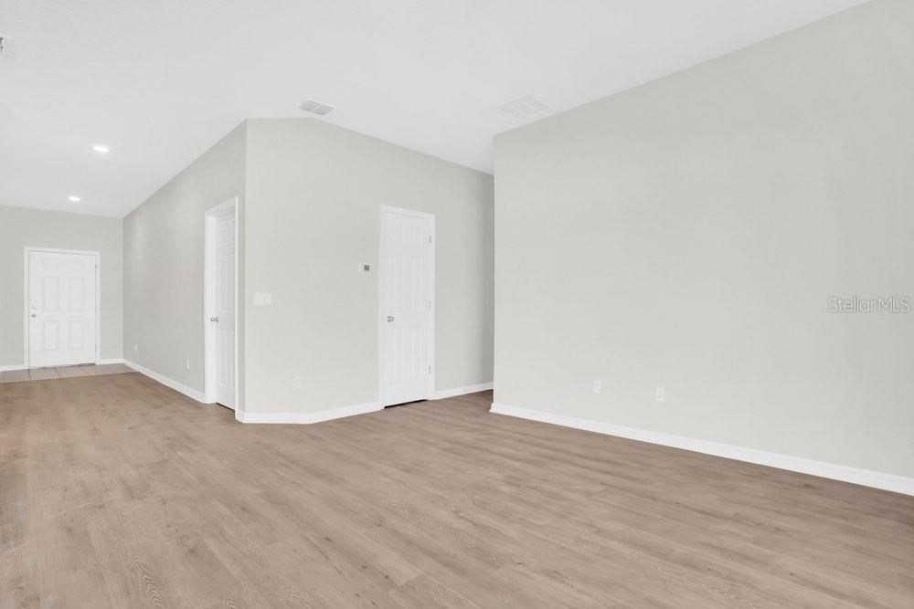 For Sale: $269,000 (3 beds, 2 baths, 1342 Square Feet)