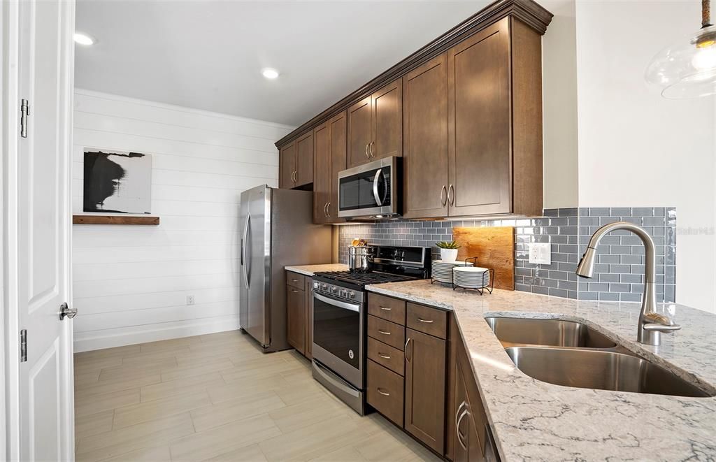 For Sale: $469,265 (2 beds, 2 baths, 1602 Square Feet)