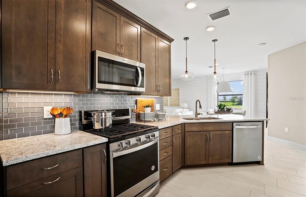 For Sale: $469,265 (2 beds, 2 baths, 1602 Square Feet)