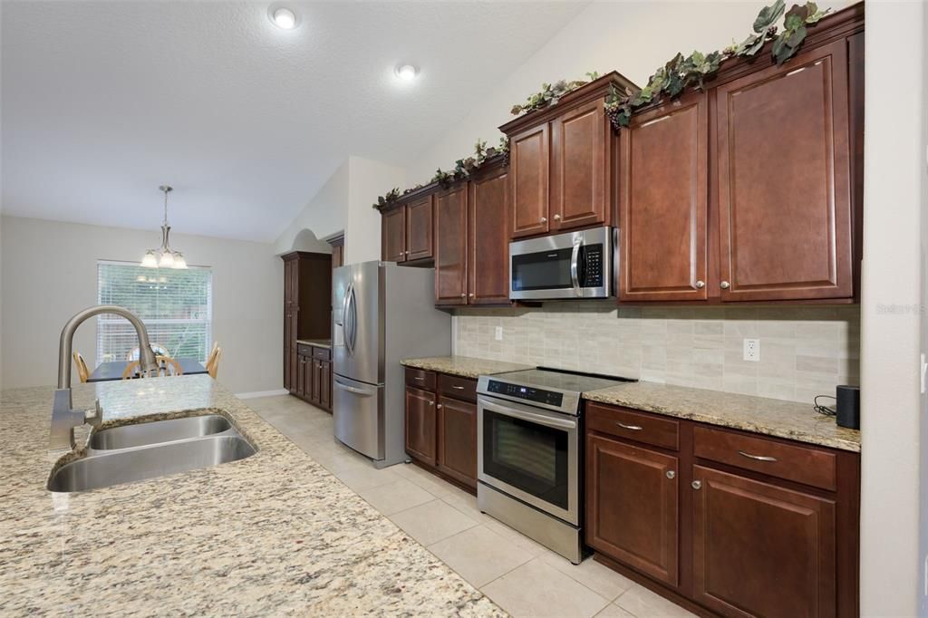 For Sale: $350,000 (4 beds, 2 baths, 2208 Square Feet)