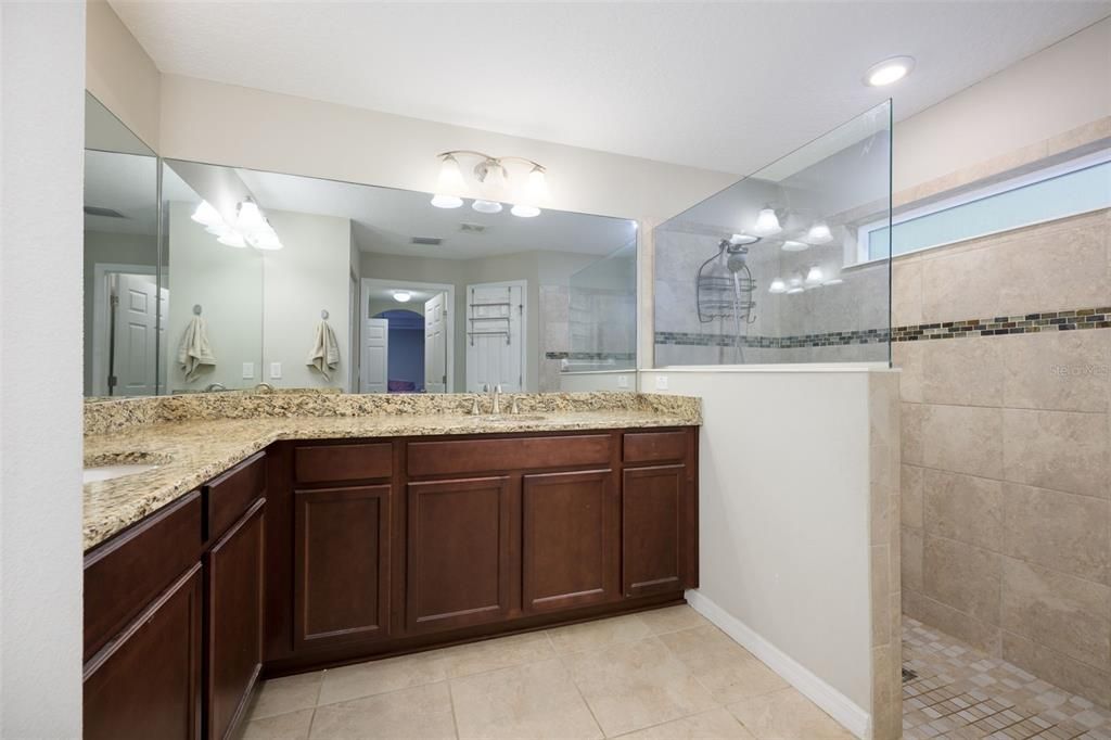 For Sale: $350,000 (4 beds, 2 baths, 2208 Square Feet)