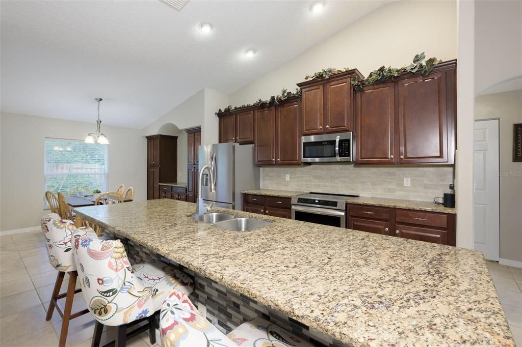 For Sale: $350,000 (4 beds, 2 baths, 2208 Square Feet)