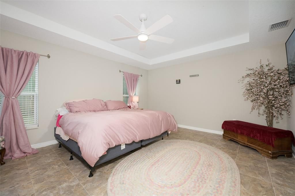 For Sale: $350,000 (4 beds, 2 baths, 2208 Square Feet)