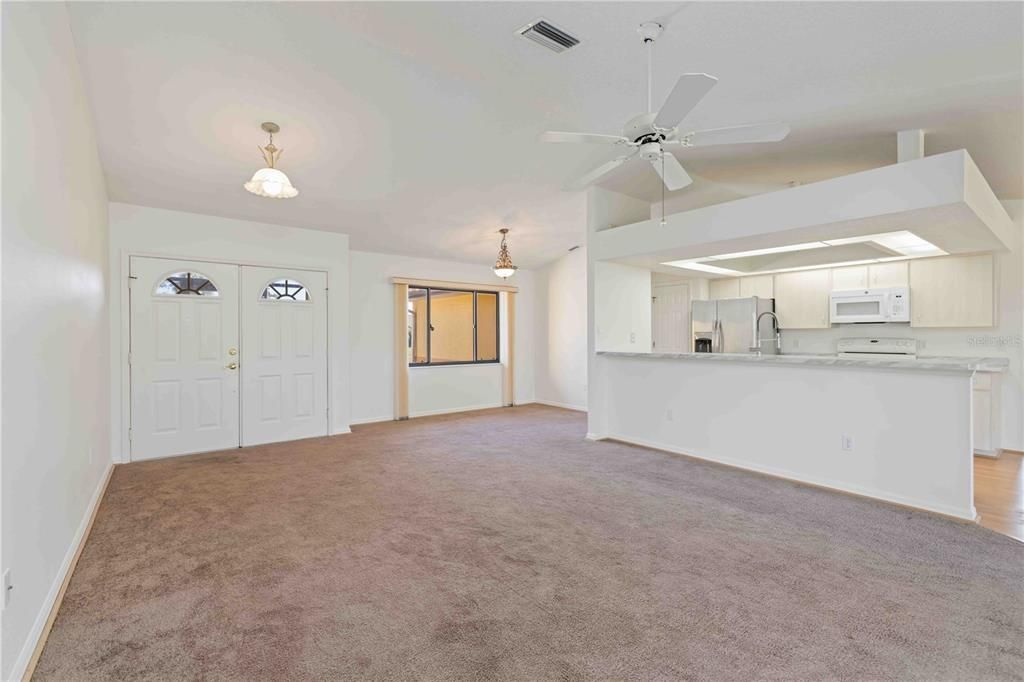 For Rent: $1,700 (3 beds, 2 baths, 1443 Square Feet)