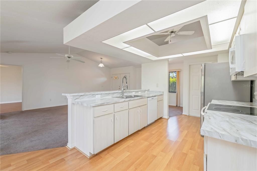 For Rent: $1,700 (3 beds, 2 baths, 1443 Square Feet)