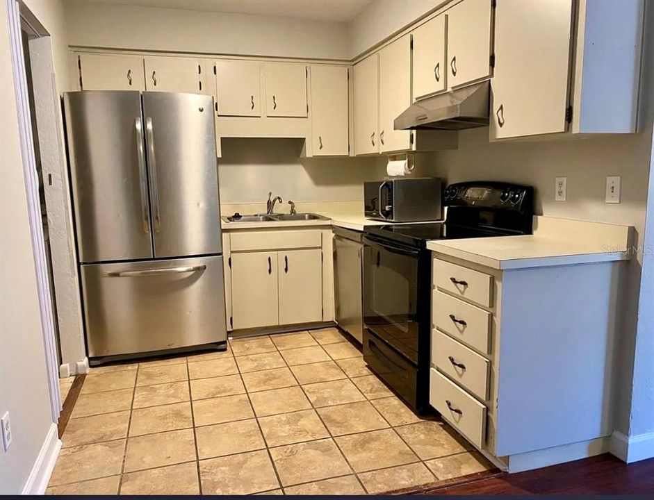 For Sale: $170,000 (3 beds, 2 baths, 958 Square Feet)