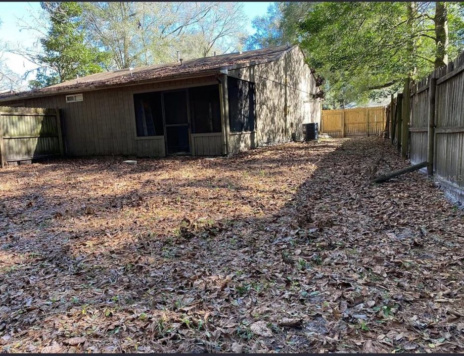 For Sale: $170,000 (3 beds, 2 baths, 958 Square Feet)