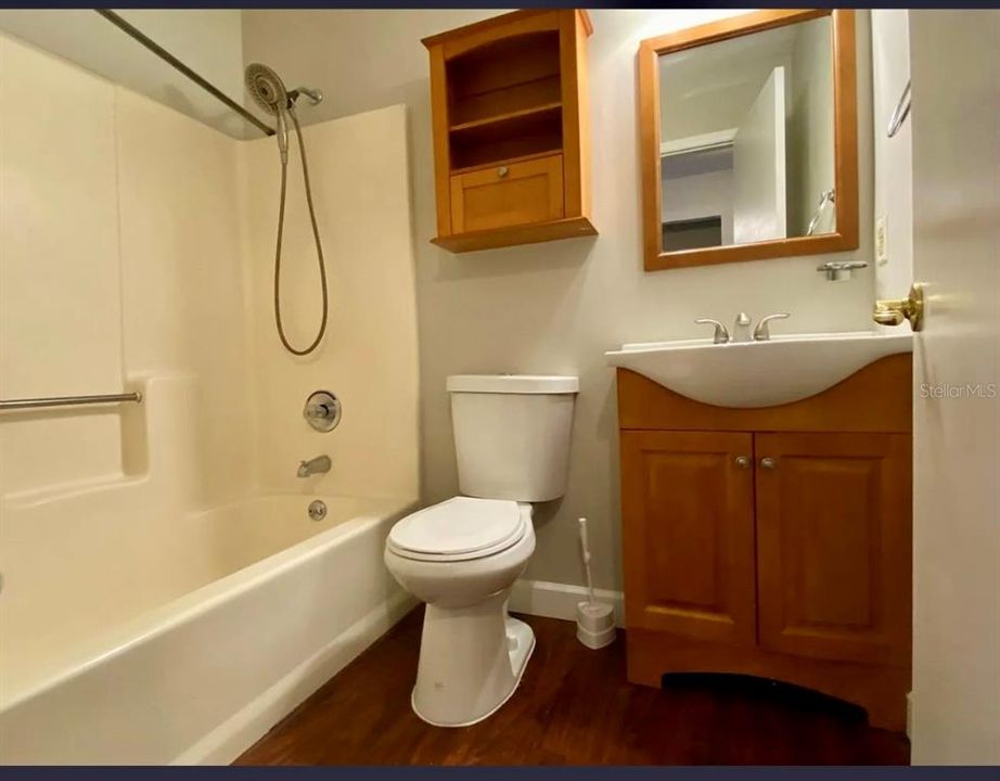 For Sale: $170,000 (3 beds, 2 baths, 958 Square Feet)