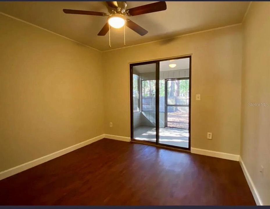 For Sale: $170,000 (3 beds, 2 baths, 958 Square Feet)