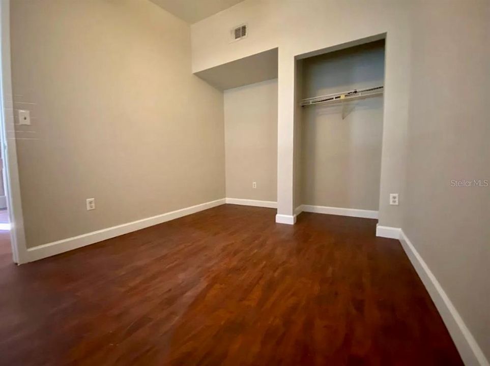 For Sale: $170,000 (3 beds, 2 baths, 958 Square Feet)