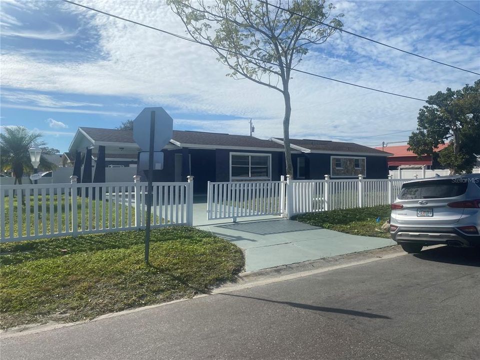 En Venta: $450,000 (3 camas, 2 baños, 1202 Pies cuadrados)