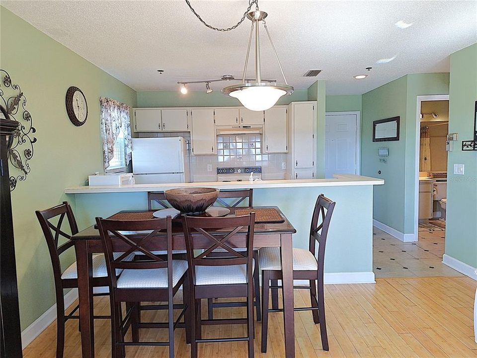 For Sale: $190,000 (1 beds, 1 baths, 680 Square Feet)