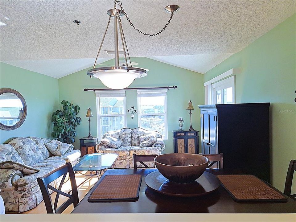 For Sale: $190,000 (1 beds, 1 baths, 680 Square Feet)