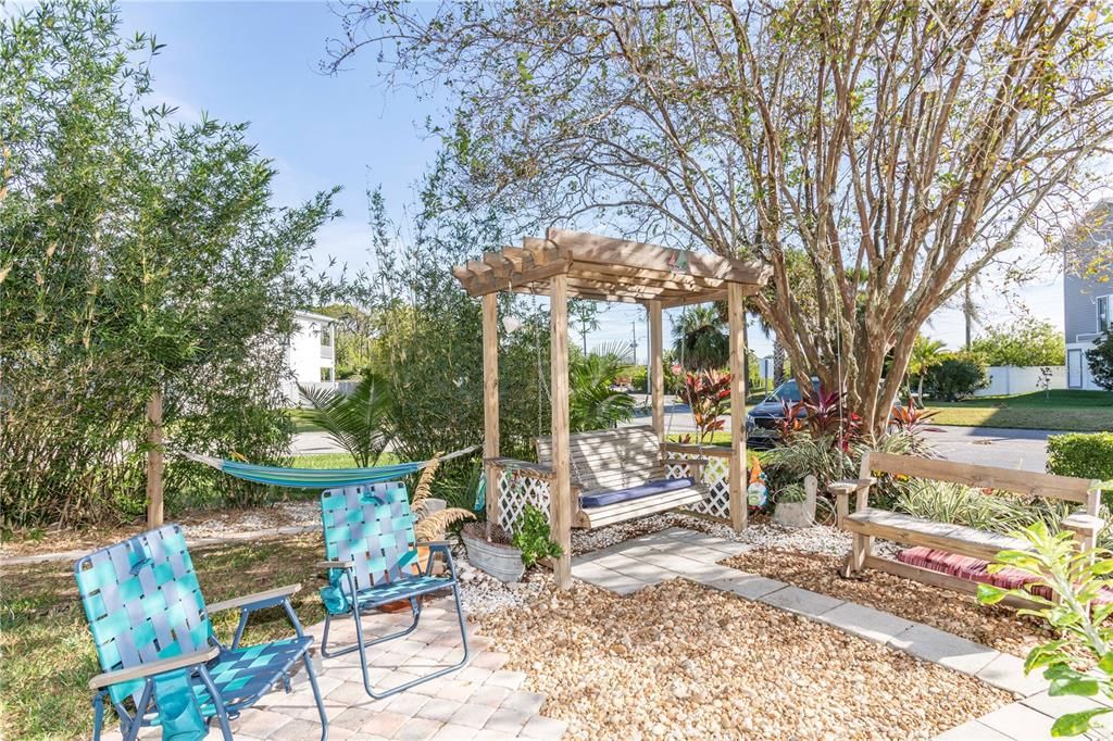 For Sale: $190,000 (1 beds, 1 baths, 680 Square Feet)