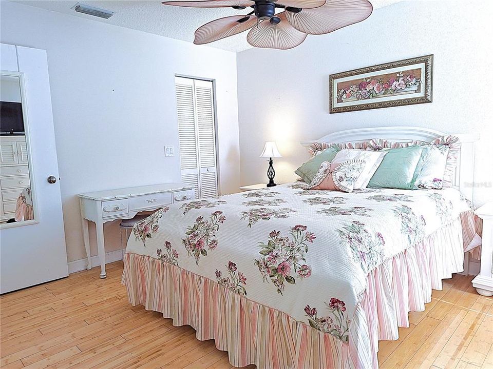 For Sale: $190,000 (1 beds, 1 baths, 680 Square Feet)